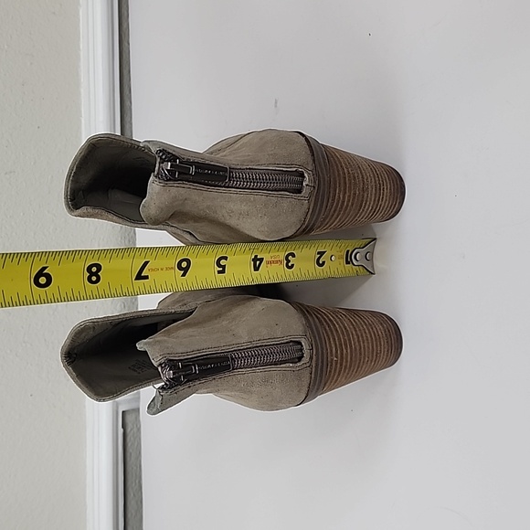 Vince Camuto VC-Gigietta women Tan leather suede pointed toe ankle bootie 7.5 - Picture 11 of 13